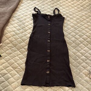 Women's midi dress
With button down detail size small